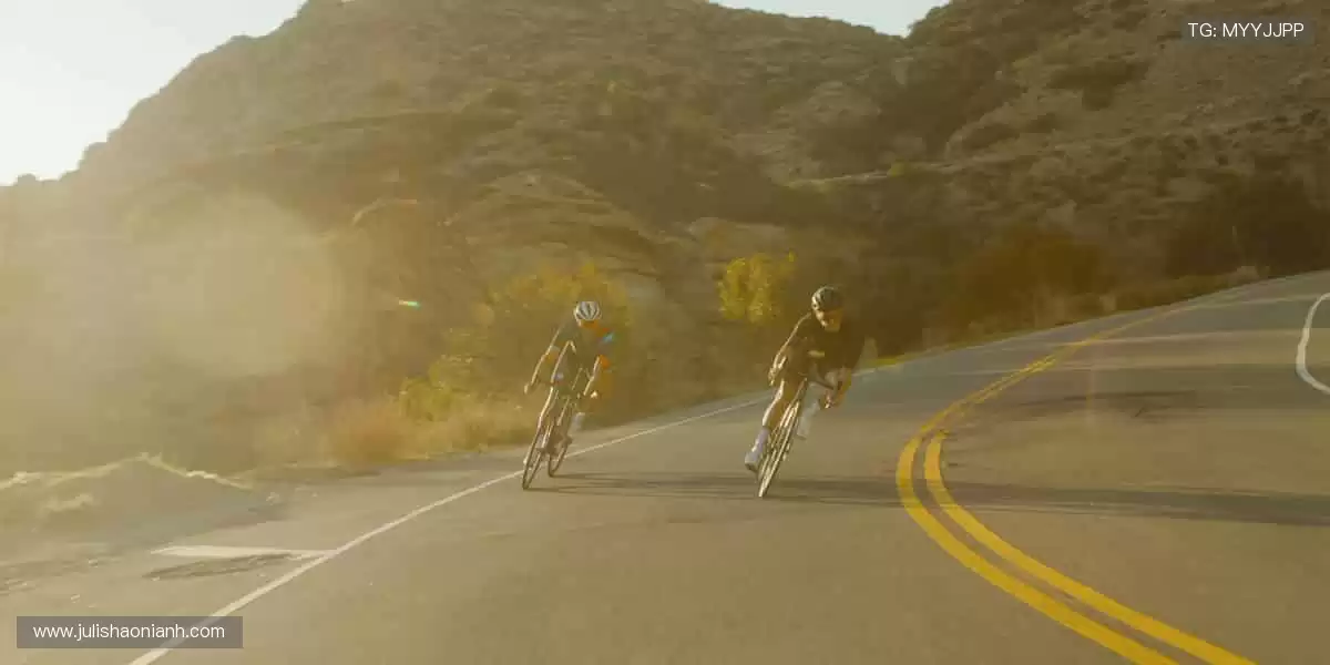 🎧互动弹幕,和千万球迷一起嗨翻全场!