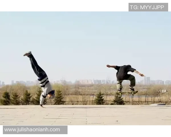 杭州街舞队在滑板精英赛中以64分领先积分榜,展现出色实力与团队默契 杭州街舞队在滑板精英赛中以64分领先积分榜,展现出色实力与团队默契