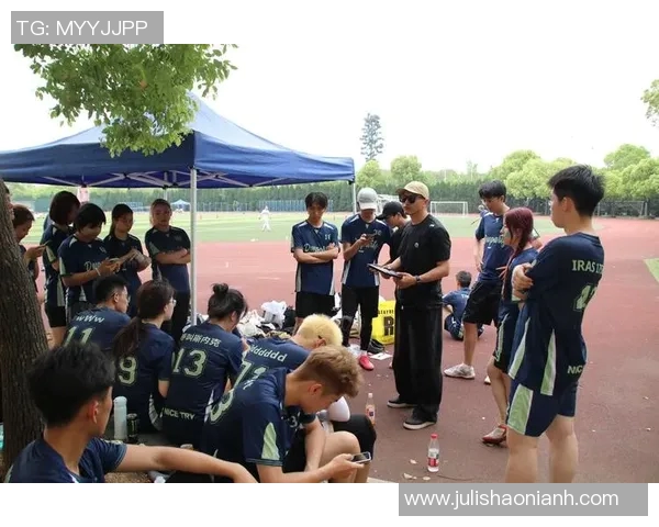 广州飞盘队在世界攀岩锦标赛中以76分稳居积分榜首位 广州飞盘队在世界攀岩锦标赛中以76分稳居积分榜首位