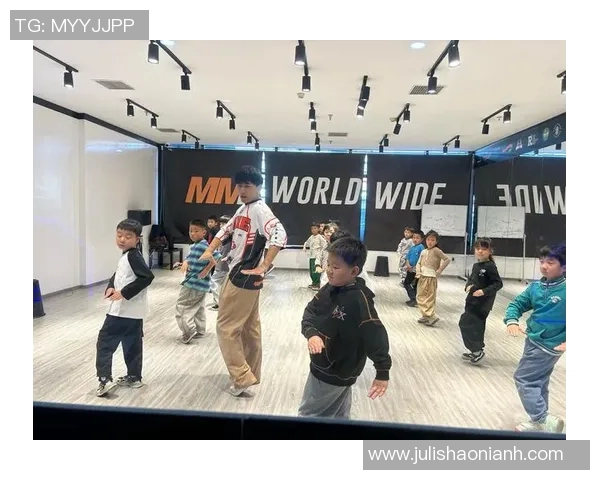 南京街舞队以92分领跑世界街舞大赛积分榜展现实力与风采 南京街舞队以92分领跑世界街舞大赛积分榜展现实力与风采