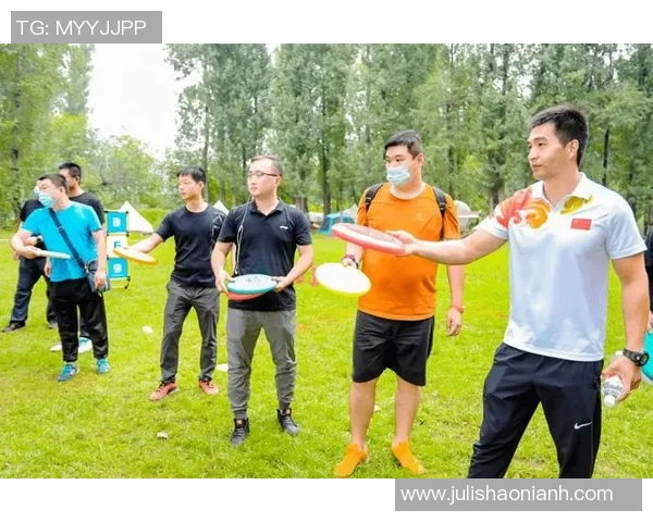 飞盘焦点:深入分析杭州飞盘队员的个人能力与团队协作技巧 飞盘焦点:深入分析杭州飞盘队员的个人能力与团队协作技巧